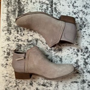 TOMS women’s tan suede booties size 10